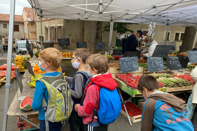 Deutsche Schule Toulouse: Marktbesuch Fotograf: Christina Claßen