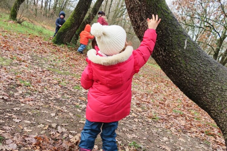 Deutsche Schule Toulouse, Kindergarten, Dabei ab 2, Kind im Wald