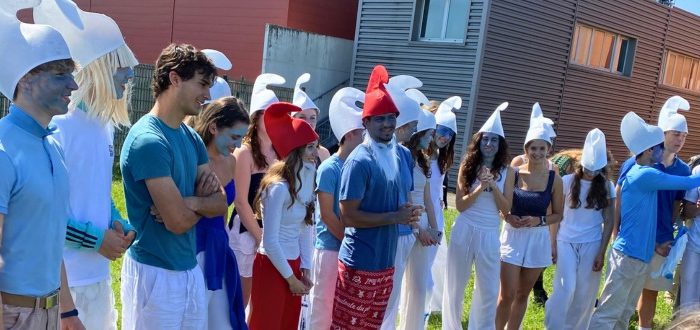 Deutsche Schule Toulouse, Schülergruppe als Schlümpfe verkleidet