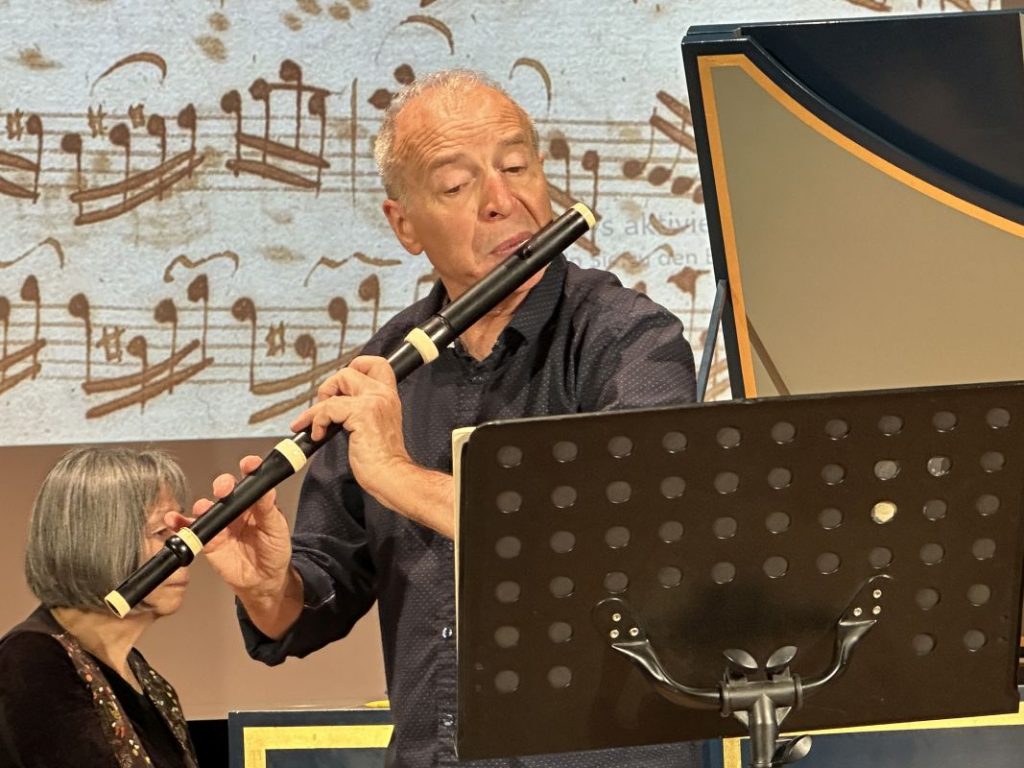 Deutsche Schule Toulouse Konzert des Ensemble Baroque de Toulouse, Michel Brun spielt Flöte
