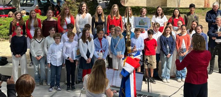 Deutsche Schule Toulouse, Chor der weiterführenden Schule singen bei Gedenkveranstaltung zum 8. Mai