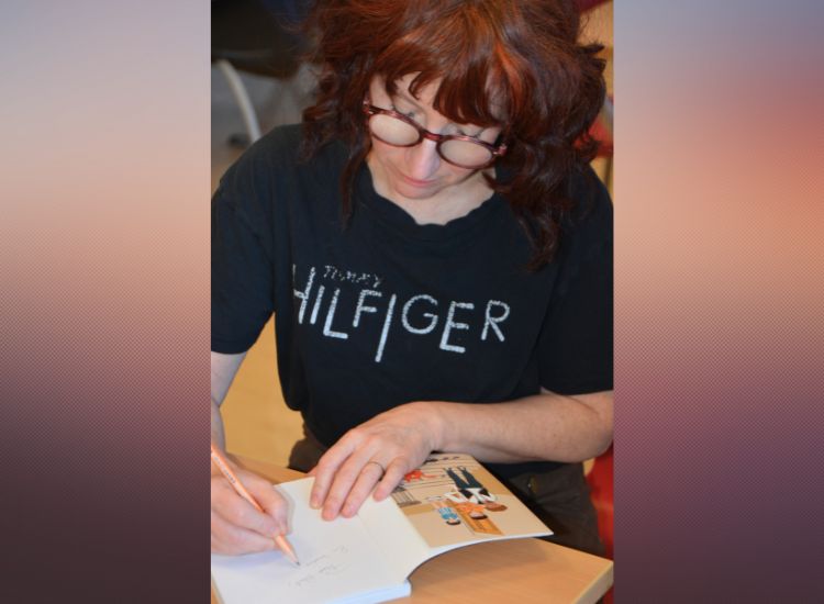 Deutsche Schule Toulouse, Autorin Rachel Corenblit signiert ihr Buch