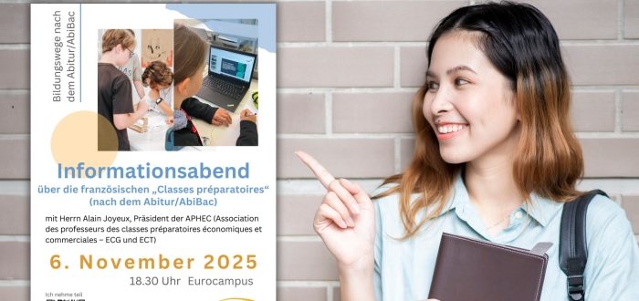 Junge Frau zeigt auf Plakat: Infoabend über die französischen 