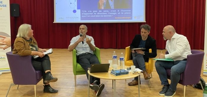 Deutsche Schule Toulouse, Christopher Koska und Jérôme Béranger im Gespräch auf der Bühne