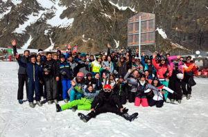 Gruppenfoto der Schülerinnen und Schüler in der Skiwoche