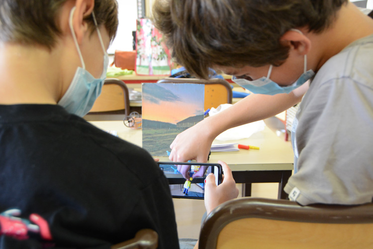 Deutsche Schule Toulouse, Jungen filmen Stop-Motion-Film