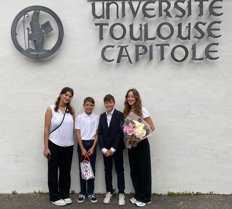 Deutsche Schule Toulouse, Schüler vor der Université Toulouse Capitole
