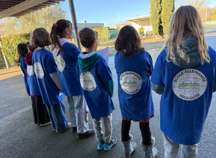 DST, Tag der offenen Tür, Schülersouts mit DST-Shirts