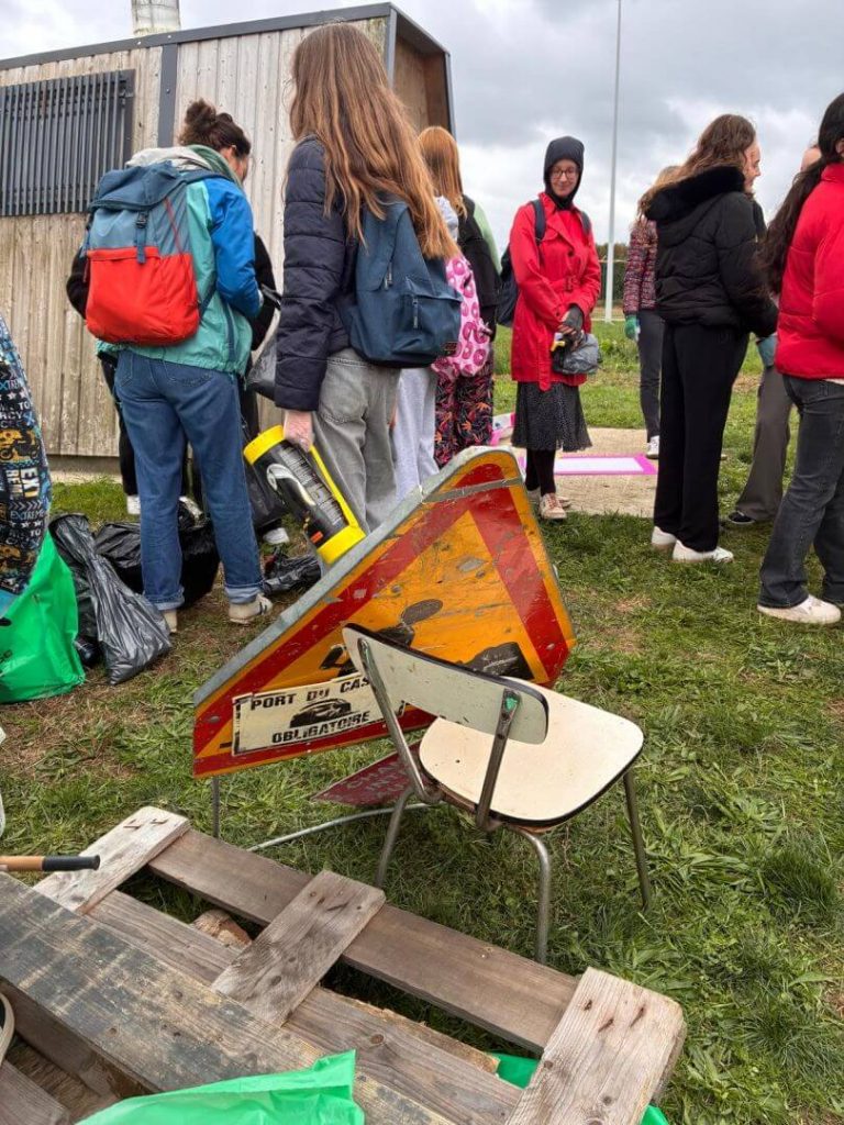 Aufräumaktion zum World Clean Up Day: Schilder, Stühle und Paletten wurden eingesammelt